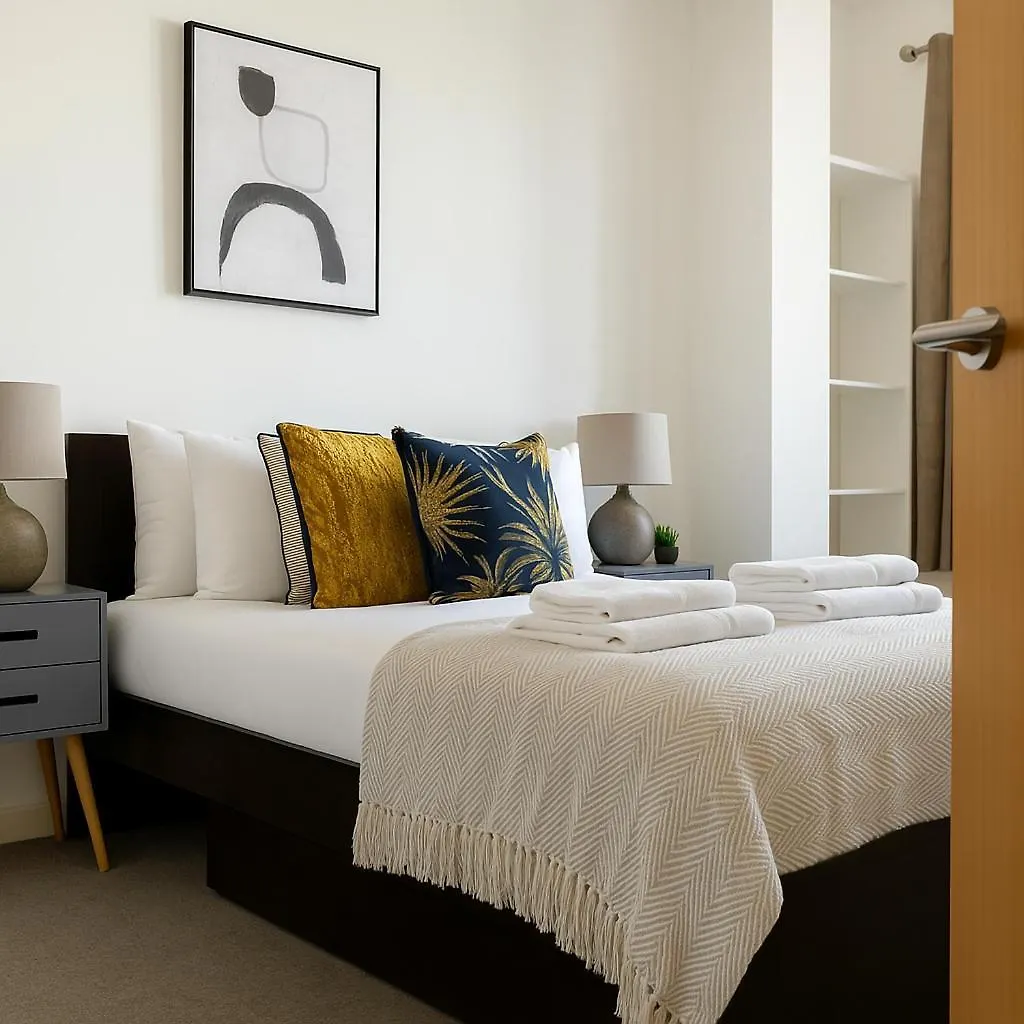 Chic Urban Apartment In Dalston Junction London